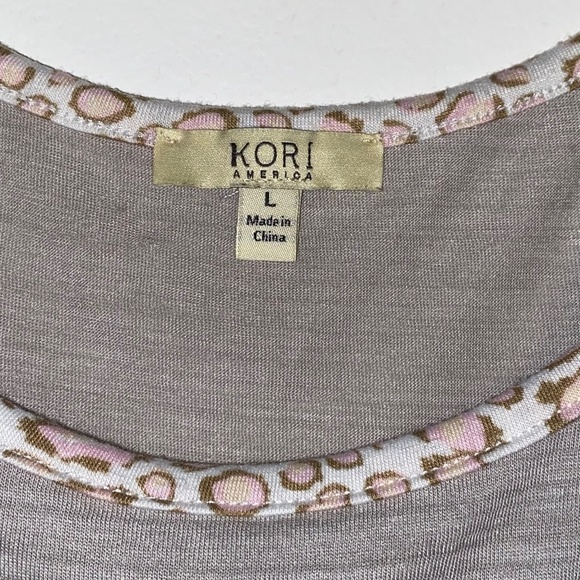 Kori size large beautiful animal print top - Picture 4 of 4